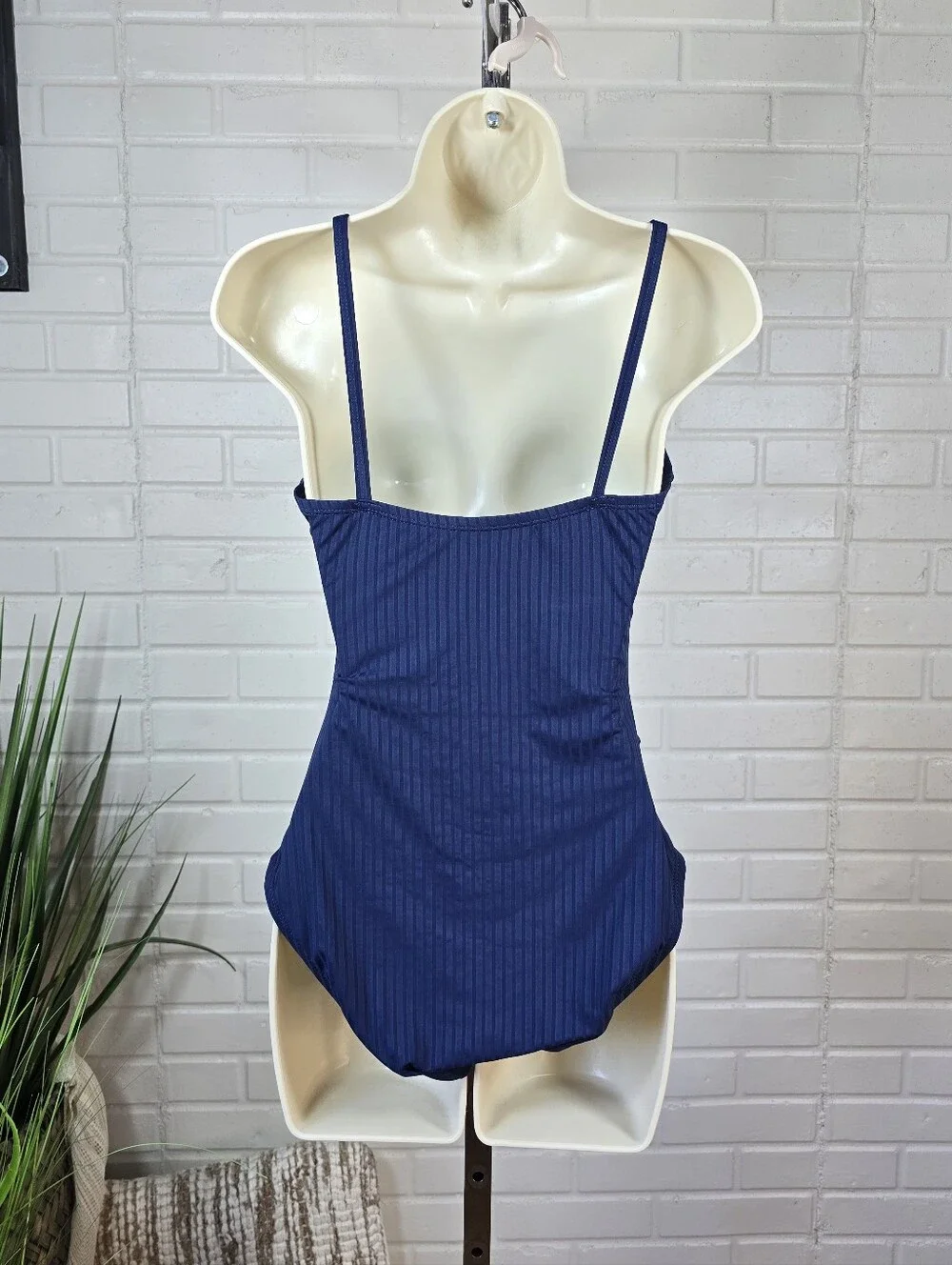 Ellen Tracy Ribbed High Collar Key Hole One Piece Swimsuit Size 8